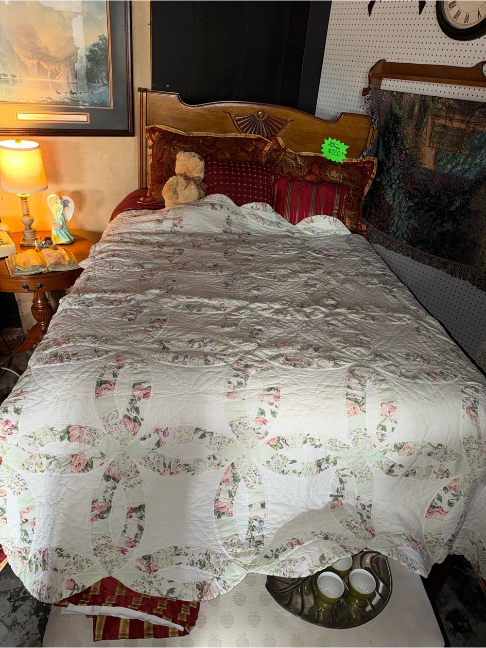 Floral Patchwork Double Wedding Ring Quilt - White with Pink Roses